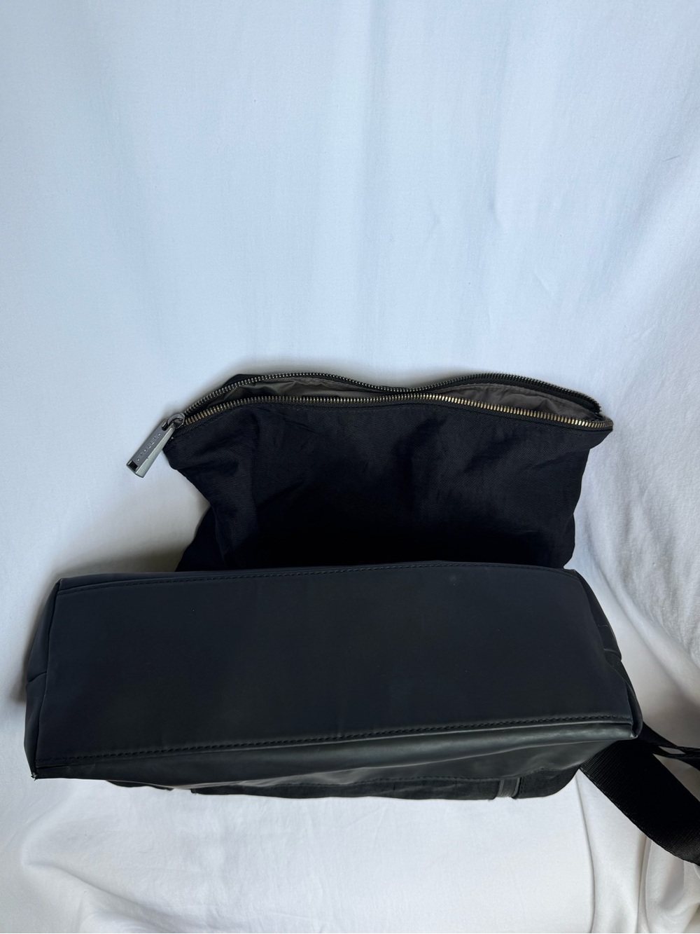 Athleta Foldover Top Crossbody Black Nylon Gym Bag Unisex Adjustable Strap - Picture 4 of 9